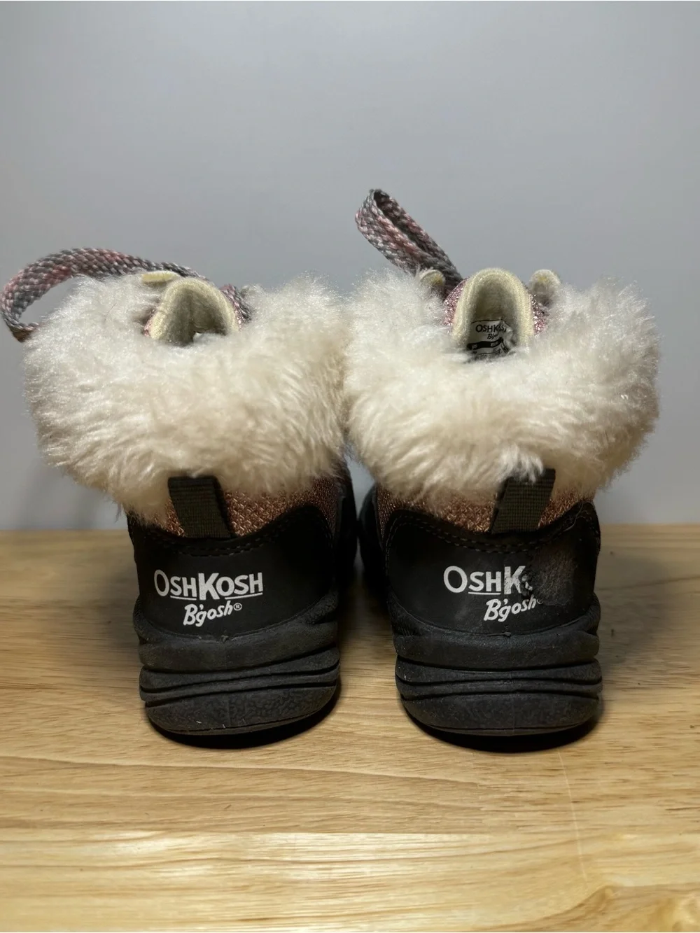 OshKosh B'gosh Toddler Girls 6M Pink Sparkle Lace Up Faux Fur Winter Boots